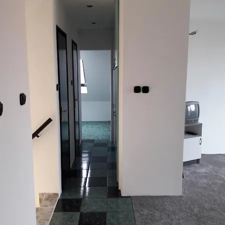 Apartamento Voeroeshegyi Panzio Balatonalmádi