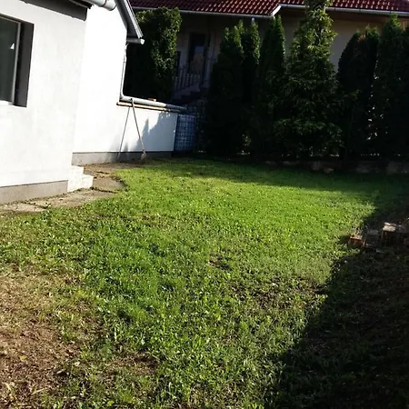 Voeroeshegyi Panzio * Balatonalmádi