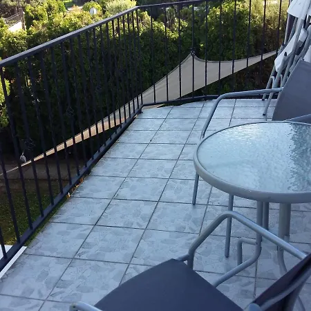 Voeroeshegyi Panzio Apartamento Balatonalmádi